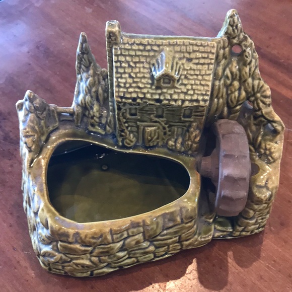 Shawnee Pottery Old Mill Planter - Picture 1 of 3